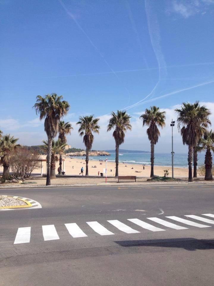 Apartment In Front Of Arrabassada Beach Tarragona Exterior photo